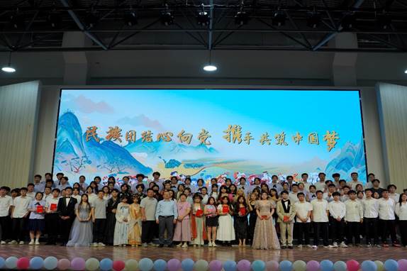 图片包含 室内, 人, 礼堂, 桌子描述已自动生成 图片包含 室内, 人, 礼堂, 桌子描述已自动生成